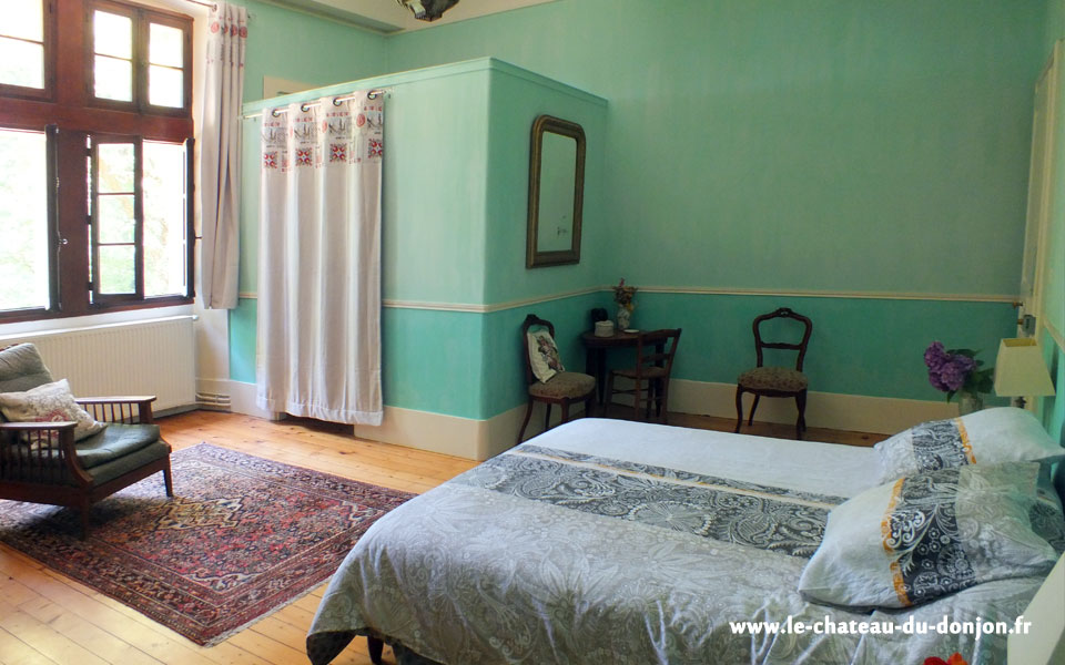 Confort, espace et lumière, location chambre d'hôtes proche des thermes de Aix les Bains dans le village de Drumettaz Clarafond