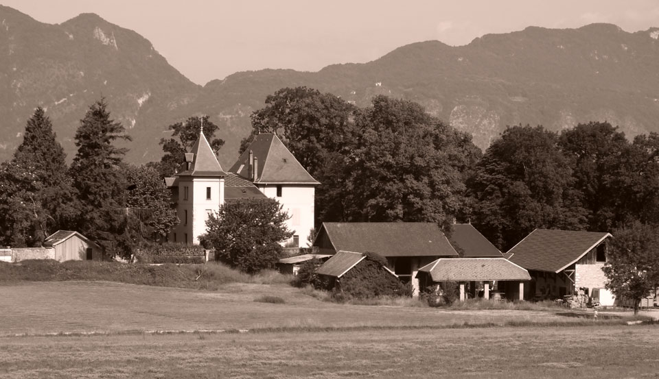 Le château du donjon fût érigé en l'année 1582 par le seigneur de Sonnaz dans la région de Aix Les Bains en Savoie Drumettaz Clarafond