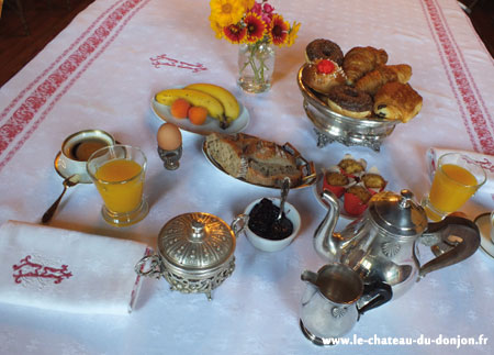 Françoise et Jean Michel vous accueillent dans leur maison d'hôtes située tout proche du lac du Bourget à Aix les Bains