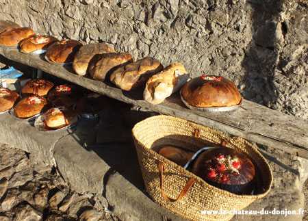 le Château du Donjon se situe tout près des thermes et du casino d'Aix les Bains département de Savoie
