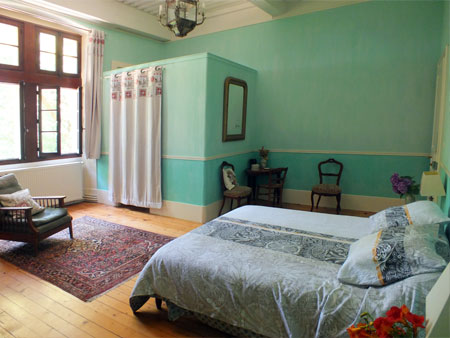 location chambre proche des thermes de Aix les Bains dans le village de Drumettaz Clarafond proche du centre ville et du lac du Bourget